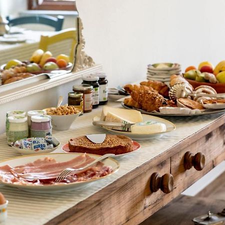 Le Vecchie Persiane - Bed & Breakfast 디아노 달바 외부 사진